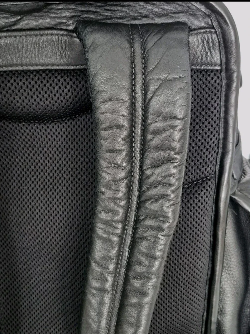 Tumi Alpha 2 Black Leather Backpack 96178DHR.
